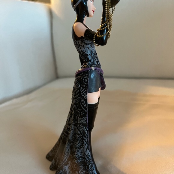 Enesco DC Comics Couture de Force Catwoman Figurine - Picture 3 of 10